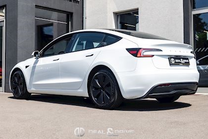MODEL 3 HIGHLAND RWD - AUTOPILOT