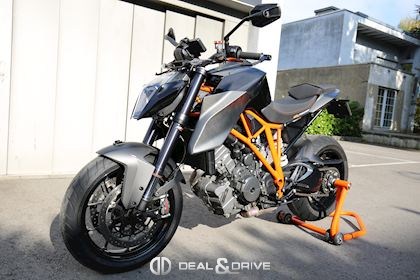 SUPERDUKE R 1290 CARBON EDITION