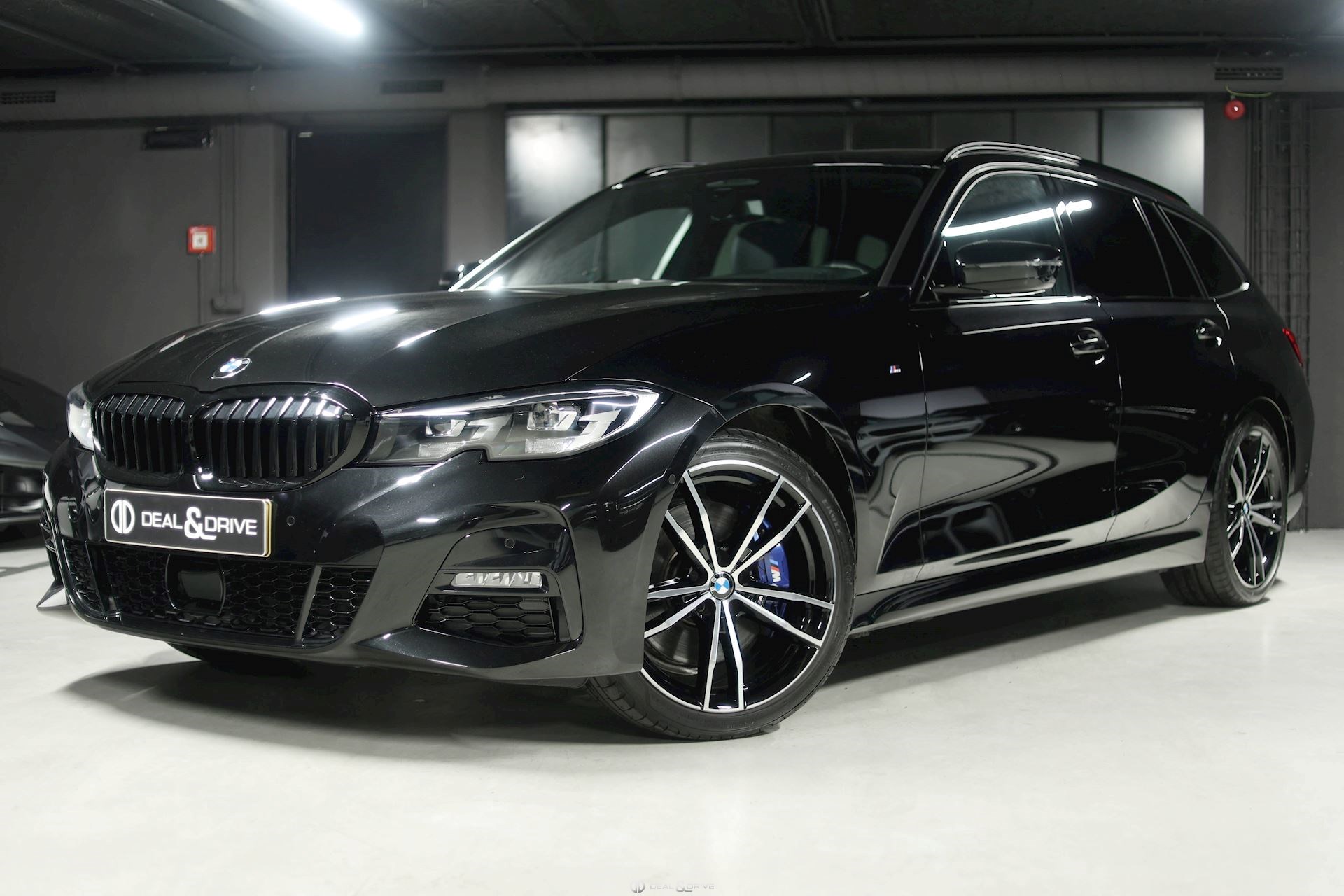 BMW 330i xDRIVE TOURING M SPORT Deal & Drive