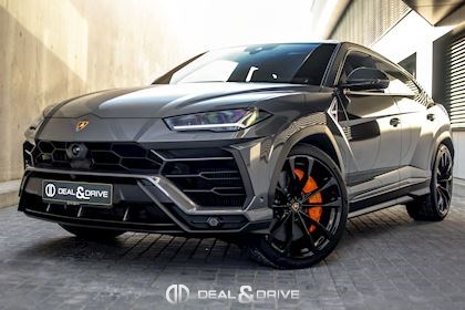 URUS AKRAPOVIC
