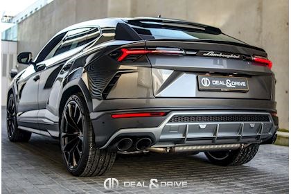URUS AKRAPOVIC