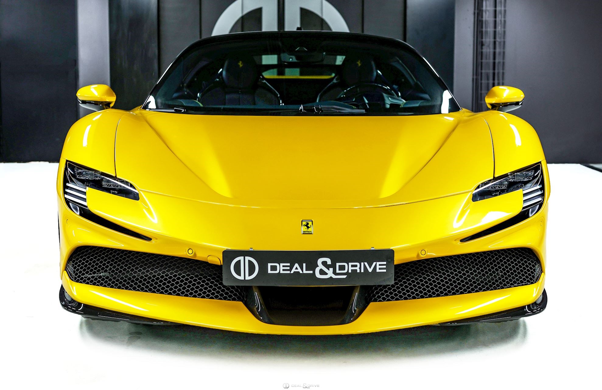 FERRARI SF90 STRADALE Deal & Drive