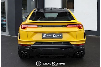 URUS PERFORMANTE - AKRAPOVIC