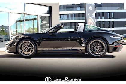 911 (992.1) TARGA 4 GTS PDK EDITION 50 YEARS PORSCHE DESIGN 1/750 – MONTRE CHRONOGRAPHE 1