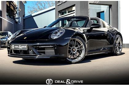 911 (992.1) TARGA 4 GTS PDK EDITION 50 YEARS PORSCHE DESIGN 1/750 – MONTRE CHRONOGRAPHE 1