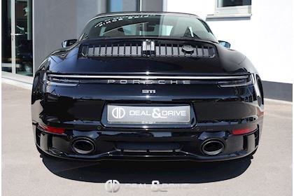 911 (992.1) TARGA 4 GTS PDK EDITION 50 YEARS PORSCHE DESIGN 1/750 – MONTRE CHRONOGRAPHE 1